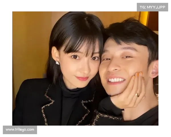 董子健街边与女儿大福共舞,父女俩默契十足,大福气质似妈妈孙怡 董子健街边与女儿大福共舞,父女俩默契十足,大福气质似妈妈孙怡